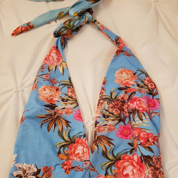 Adriana Iglesias Deep V Floral Stretch Silk Bodysuit - Picture 10 of 16